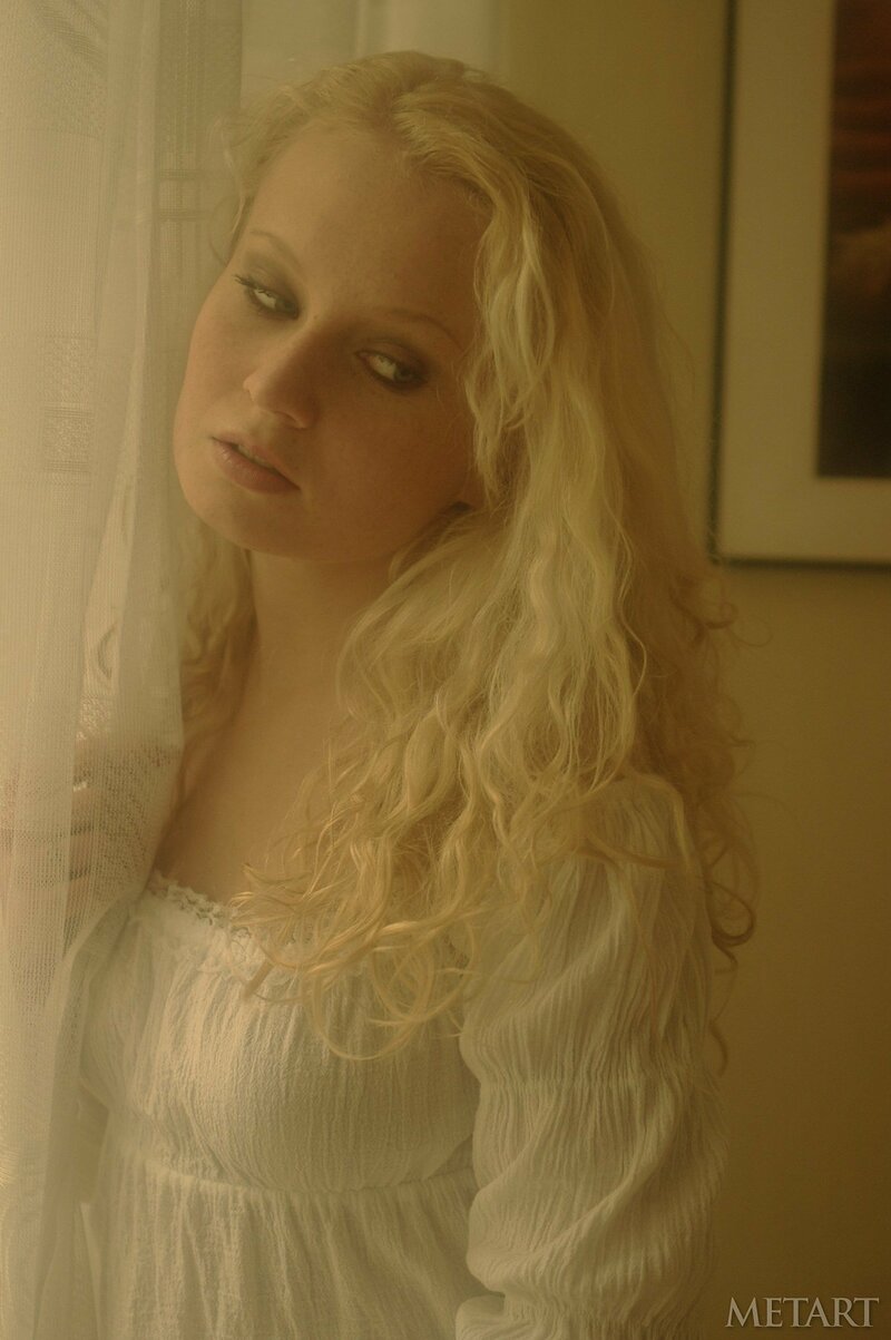 Фаина, 24 года, 0 размер груди